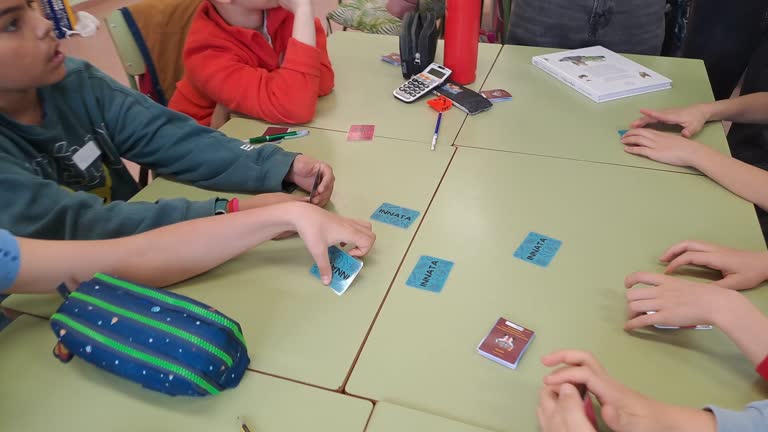 ¡El microbio escondido y cómo acabar con él! en un colegio